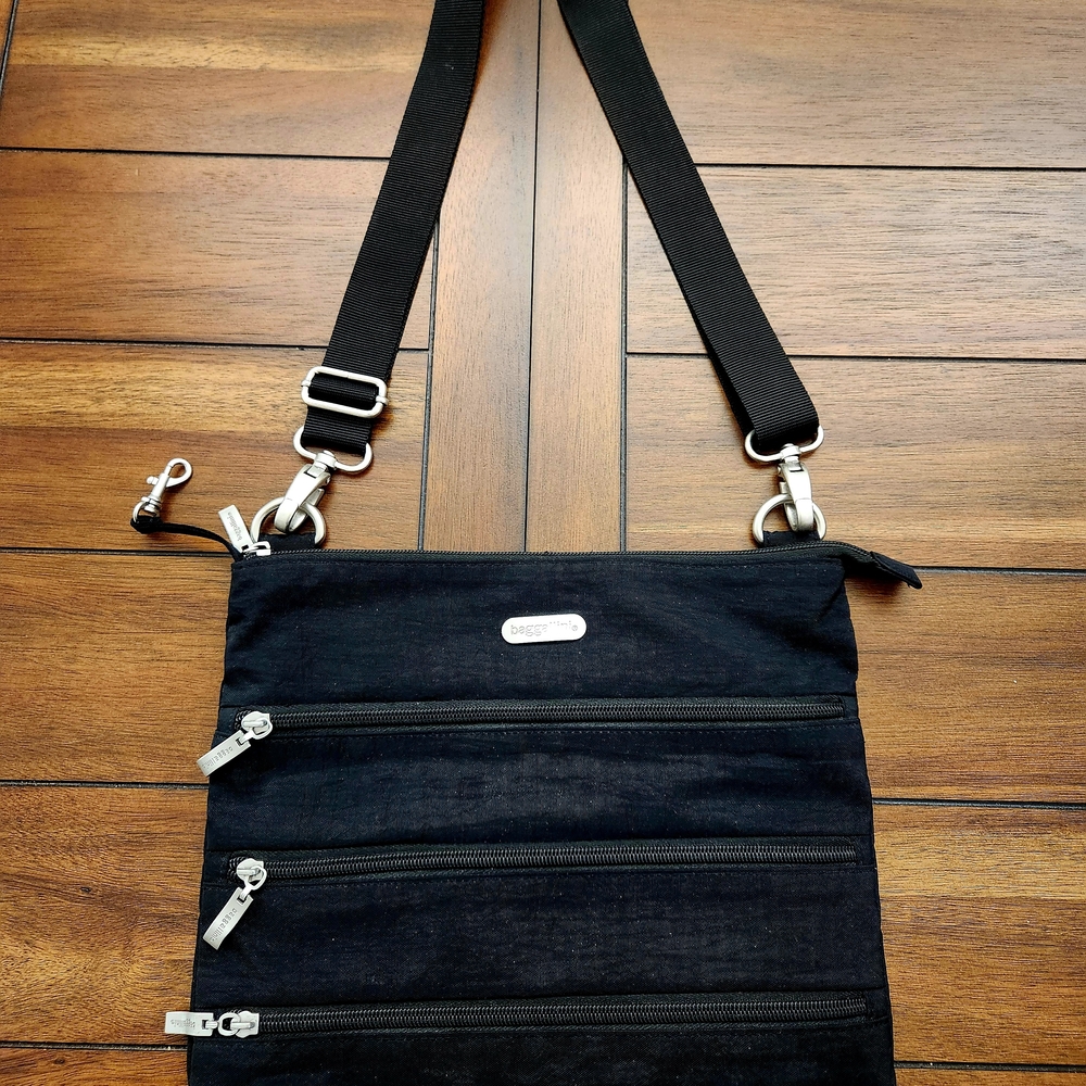 FINAL DEDUCTION Baggallini Black Crossbody Like NEW..with Adjustable Strap.